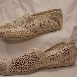TOMS Women's Classic Natural Moroccan Cochet Shoes